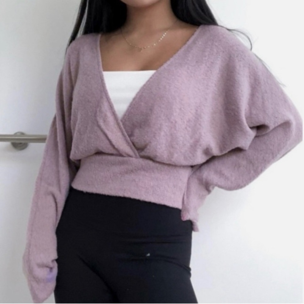 Women’s Urban Outfitters Deep V Cropped Sweater